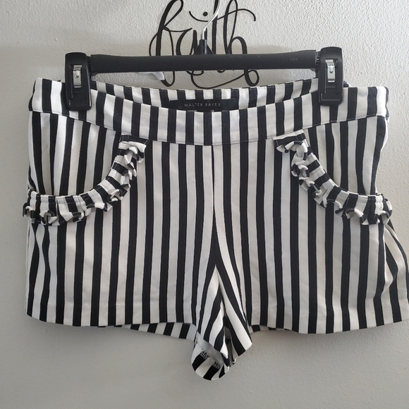 Walter Baker High Waisted Shorts Medium Black/ White Striped Ruffle Pocket - Picture 1 of 8